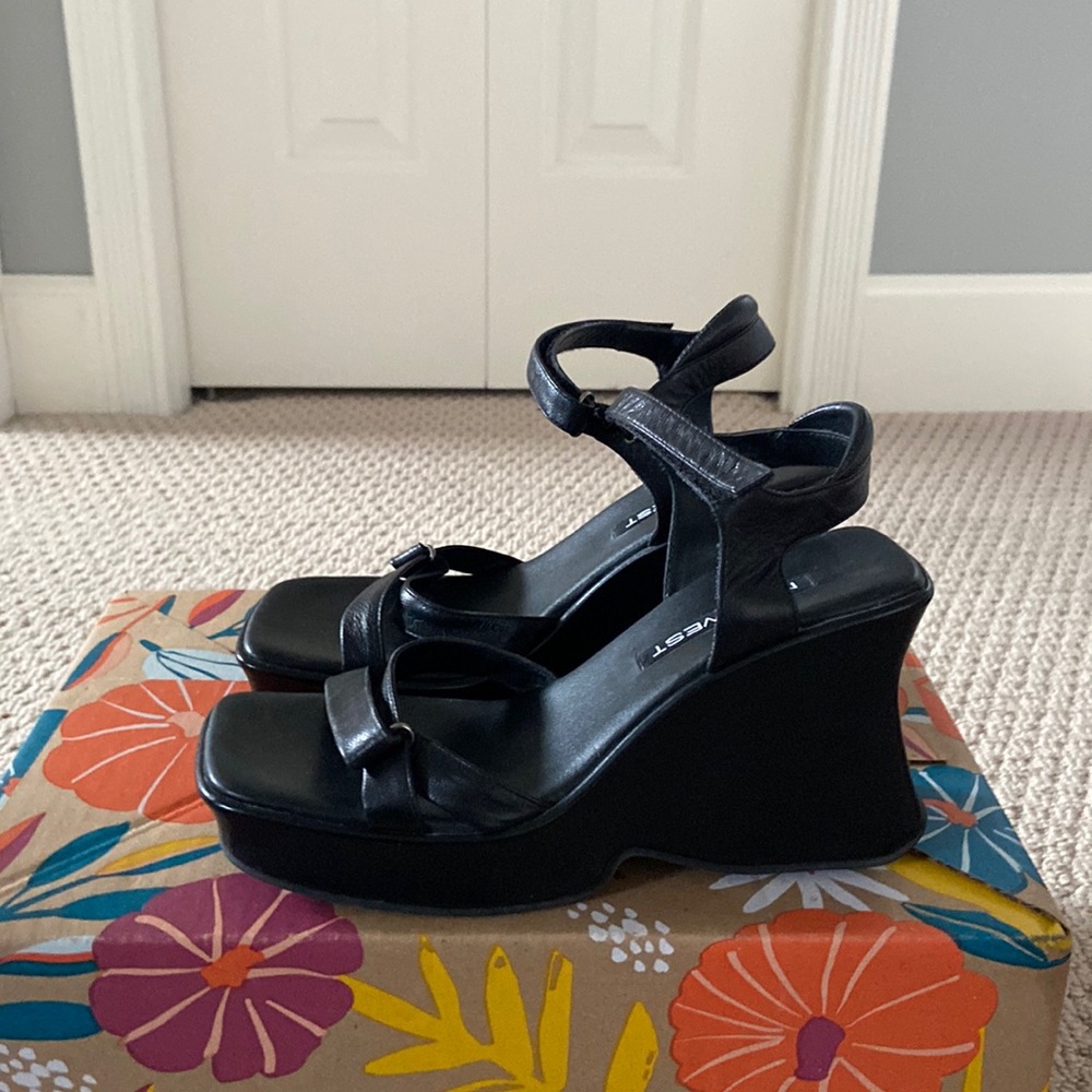 Women’s chunky 90s platform heels